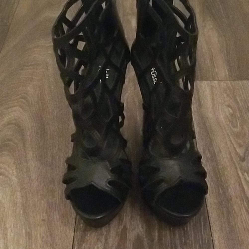 Shoes - Picture 2 of 3